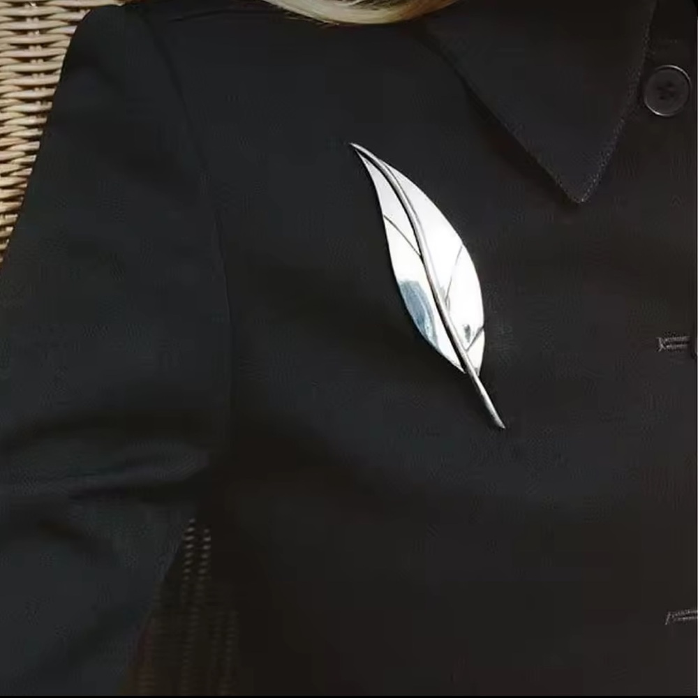 Elegant Leaf Brooch Pin Silver
